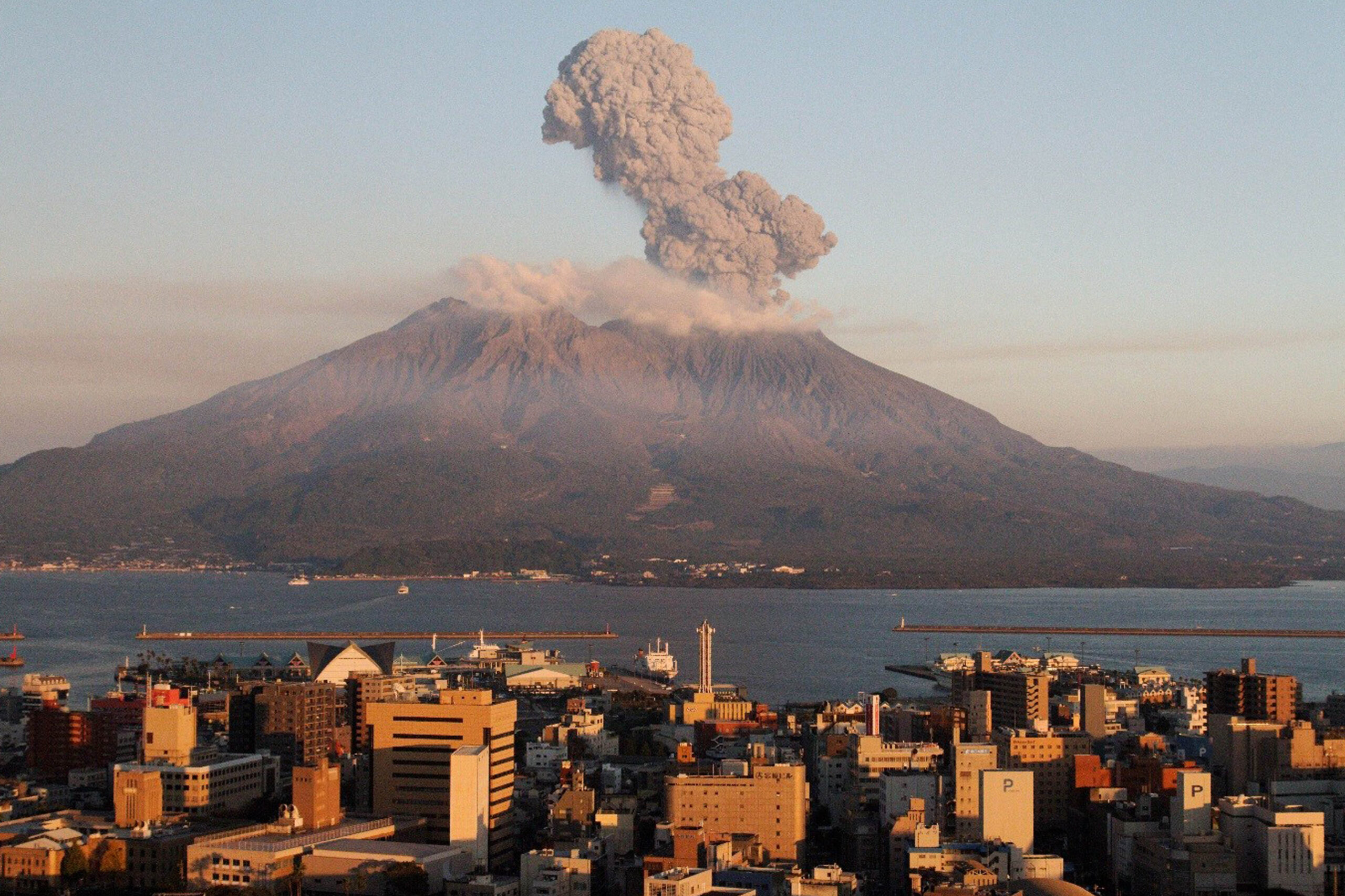 sakurajima-volcano-japan-2